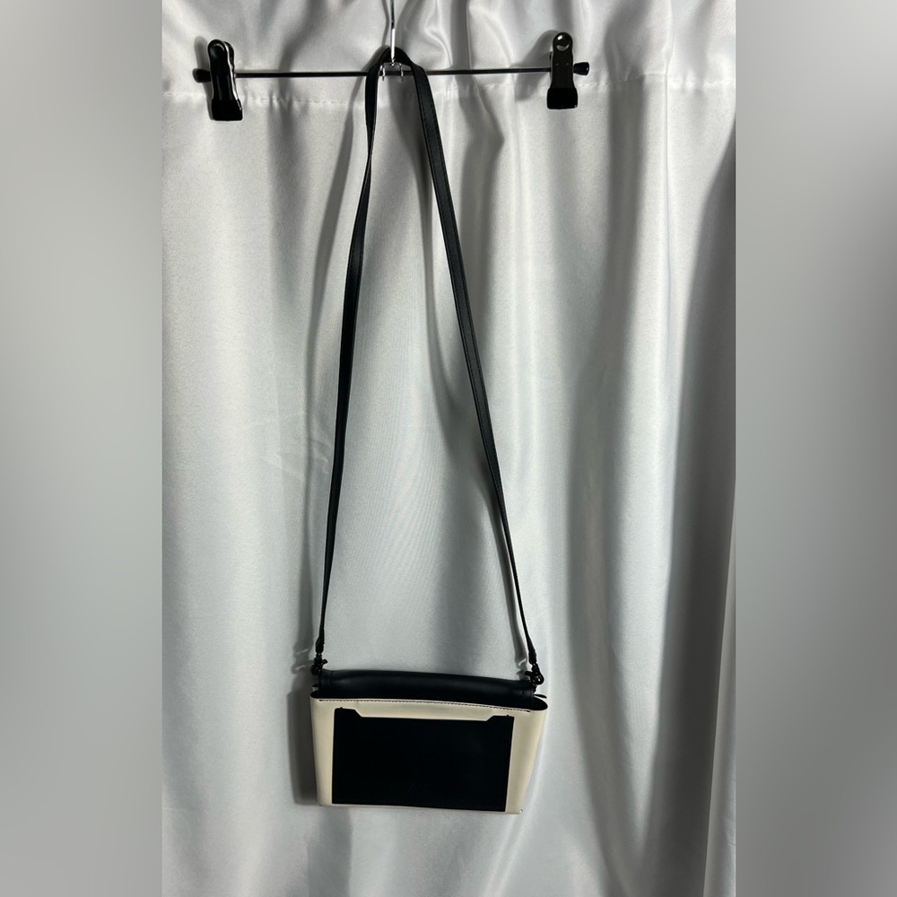 ZAC Zac Posen Crossbody With Dust Bag Black/White Soft Leather Turn Lock Closure - Picture 11 of 11